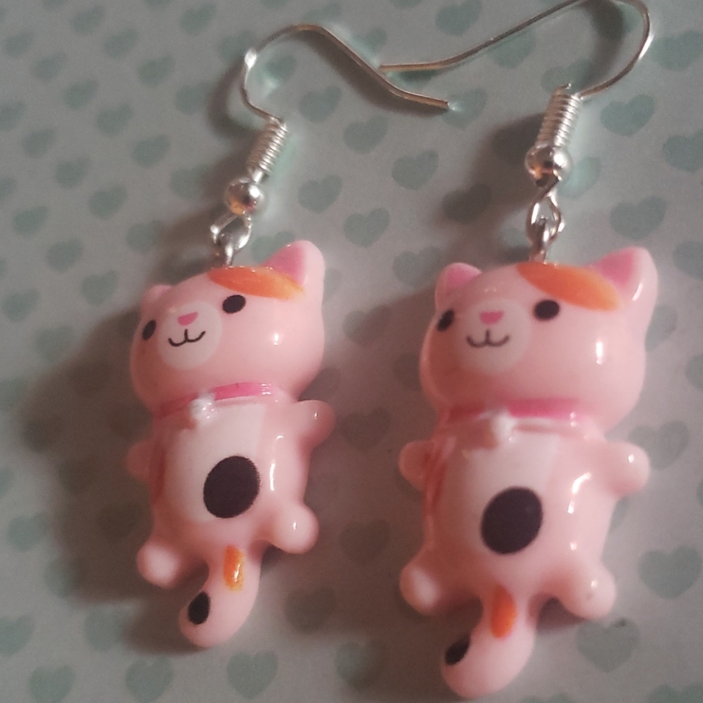 kawaii light pink calico cat earrin… - Picture 3 of 3
